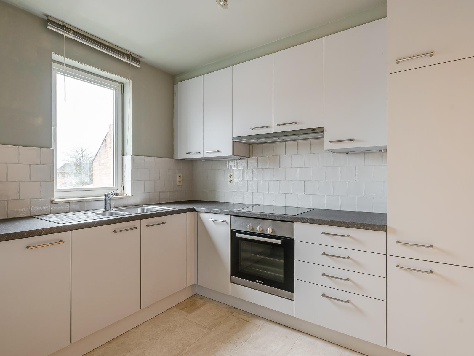 Appartement op 1ste verdieping met lift, 2 slaapkamers, ruim terras, garage en autostaanplaats. - foto 5