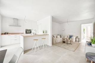 Deze moderne halfopen nieuwbouwwoning (links) is gelegen nabij het centrum van Booischot, dicht bij openbaar vervoer, scholen, supermarkten en...