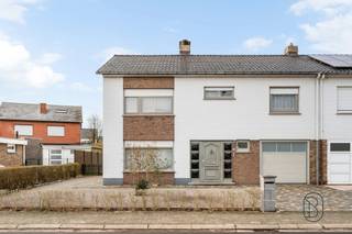 Ruime gezinswoning met 4 slaapkamers, garage, zuidgericht terras en tuin, gelegen in een aangename en goed bereikbare omgeving! Deze woning...
