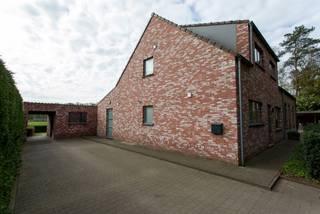Gerenoveerde woning op een rustige en groene locatie te Wuustwezel, met een fraai uitzicht over de achtergelegen weilanden! De gezinswoning werd...