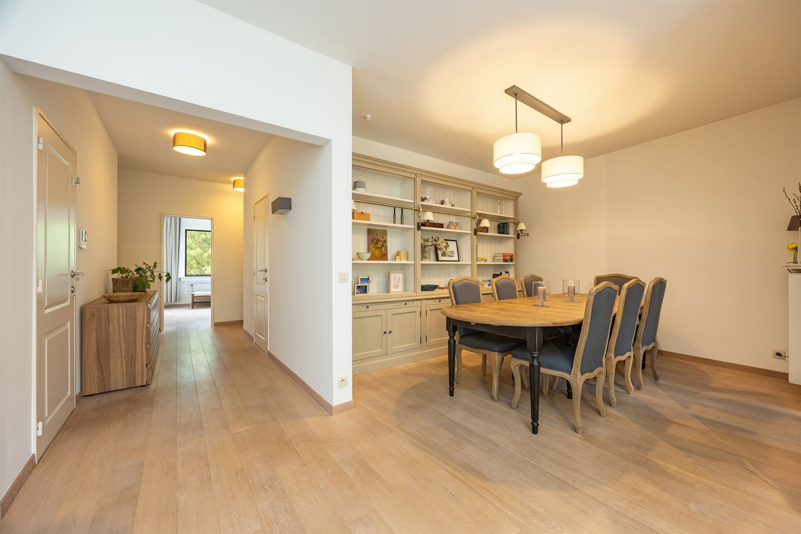 Verzorgd en ruim appartement met 2 slk en garagebox. - foto 4