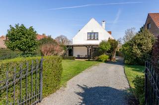 ***A VENDRE*** – Située à Petit-Enghien, cette charmante villa 4 façades de 4 chambres, implantée sur un terrain d’environ 12 ares, vous séduira...