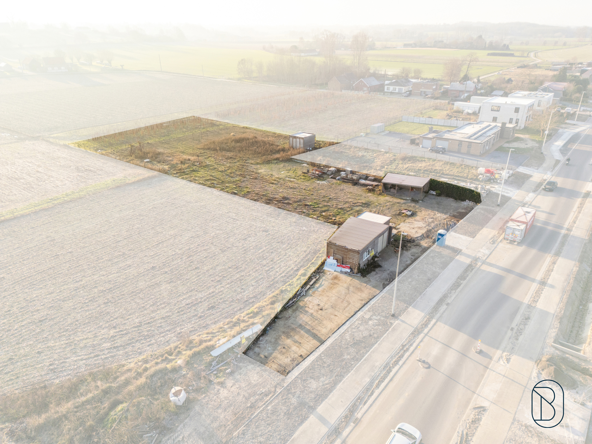 Prachtig gelegen bouwgrond met veel potentieel (loods + woonst) - foto 2