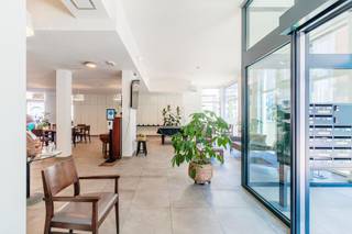 <span>Ligging</span><br /><br /><span>De polyvalente ruimte maakt deel uit van de residentie "Collegehof" en is gelegen in het hart van de historische stad Gent in de nabijheid van winkels, restaurants en openbaar vervoer.</span><br /><br /><span>Indeling</span><br /><br /><span>De gemeubelde en volledig ingerichte polyvalente ruimte met terras aan de inkom van de residentie Collegehof is gelegen op het gelijkvloers.</span><br /><span>Daar aansluitend een technische ruimte + douchecel. Alle lokalen bevinden zich op het gelijkvloers met uitzondering van de assistentiewoningen.</span><br /><br /><span>De huurprijs is 19.000 euro per jaar. Kortom, een perfecte investering!</span><br /><br /><span>Garages apart aan te kopen.</span><br /><br /><span>Voor meer info bel Andreas 0472/61.00.00</span>