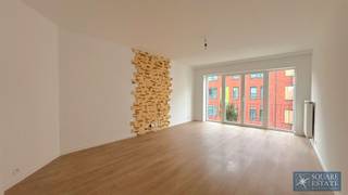 <p><span>Square Estate offers you this superb 2-bedroom flat, located on Avenue Notre Dame de Lourdes.</span></p><p><span> </span></p><p><span>The flat comprises: an entrance hall, a spacious and bright living room, a fitted kitchen with access to a small terrace, a large bedroom with built-in wardrobe and a second bedroom. It also has a separate toilet. </span></p><p><span>A cellar is also included.</span></p><p><span> </span></p><p><span>Possibility to rent a double garage for an additional 180/month.</span></p><p><span>Common charges amount to 80/month.</span></p><p><span> </span></p><p><span>For more information or to schedule a viewing, please contact Square Estate on 02/460.42.01 or at info@square-estate.be. </span></p>