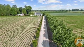 RUMMEN – Charmant landhuis op idyllische locatie van 1ha54Rust, charme en ruimte op een unieke ligging tussen de velden!Verscholen tussen het groen,...