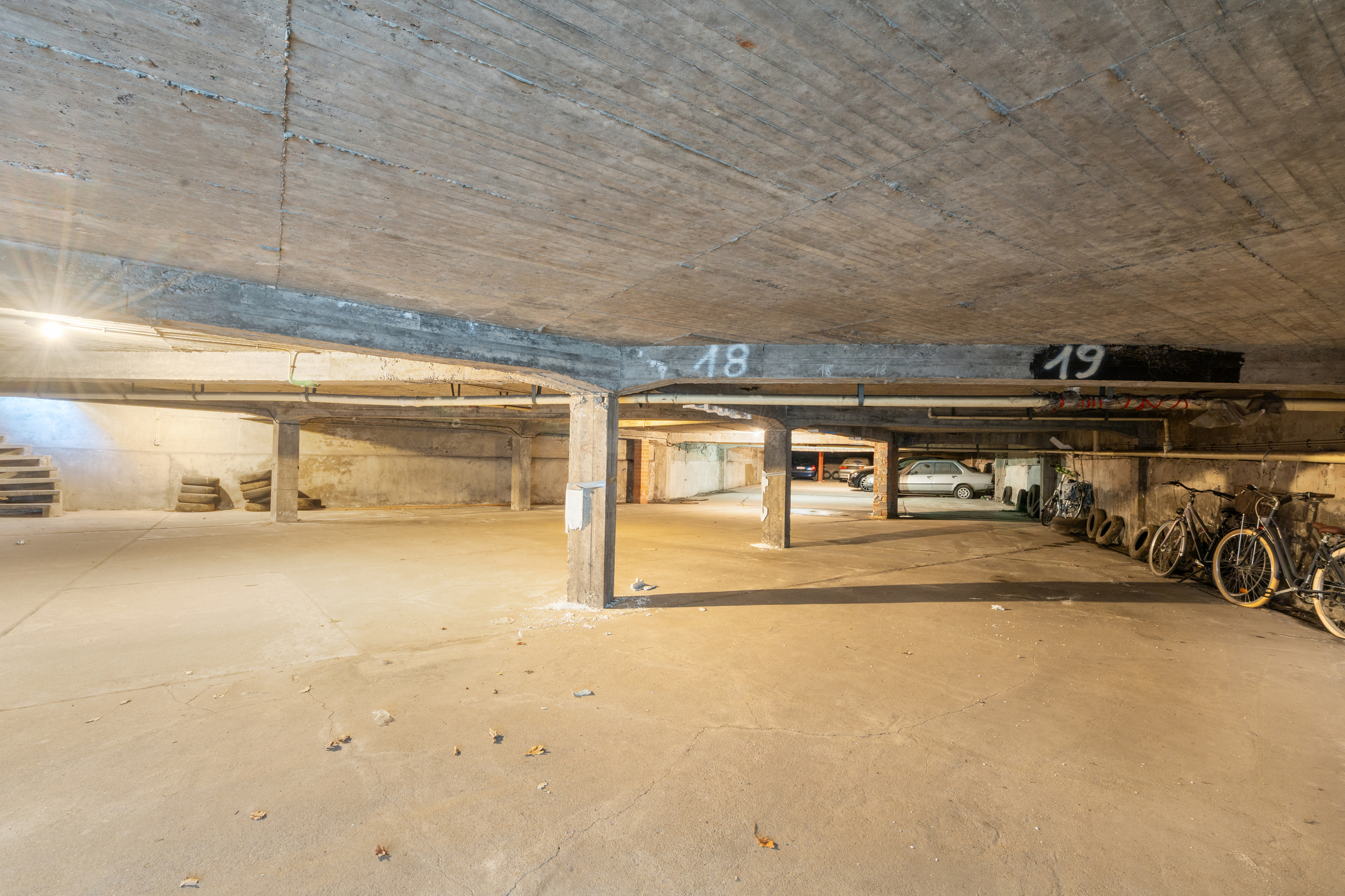 Garage met 20 ondergrondse staanplaatsen - foto 4