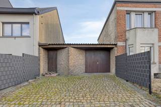 Zoekt u een centraal gelegen bouwgrond voor gesloten bebouwing met vlotte bereikbaarheid? Dan zal deze u zeker en vast bekoren! Deze bouwgrond...