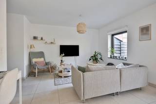 Immeuble récent à vendre dans sa totalité comprenant : 5 appartements de deux chambres (83m²) avec terrasse et un appartement d'une chambre...