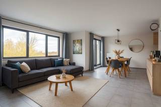 Dit appartement wordt verkocht naar aanleiding van de aankoop van een woning.Gelegen in de Lokerenstraat 7 bus 3 bevindt zich dit centraal gelegen en...