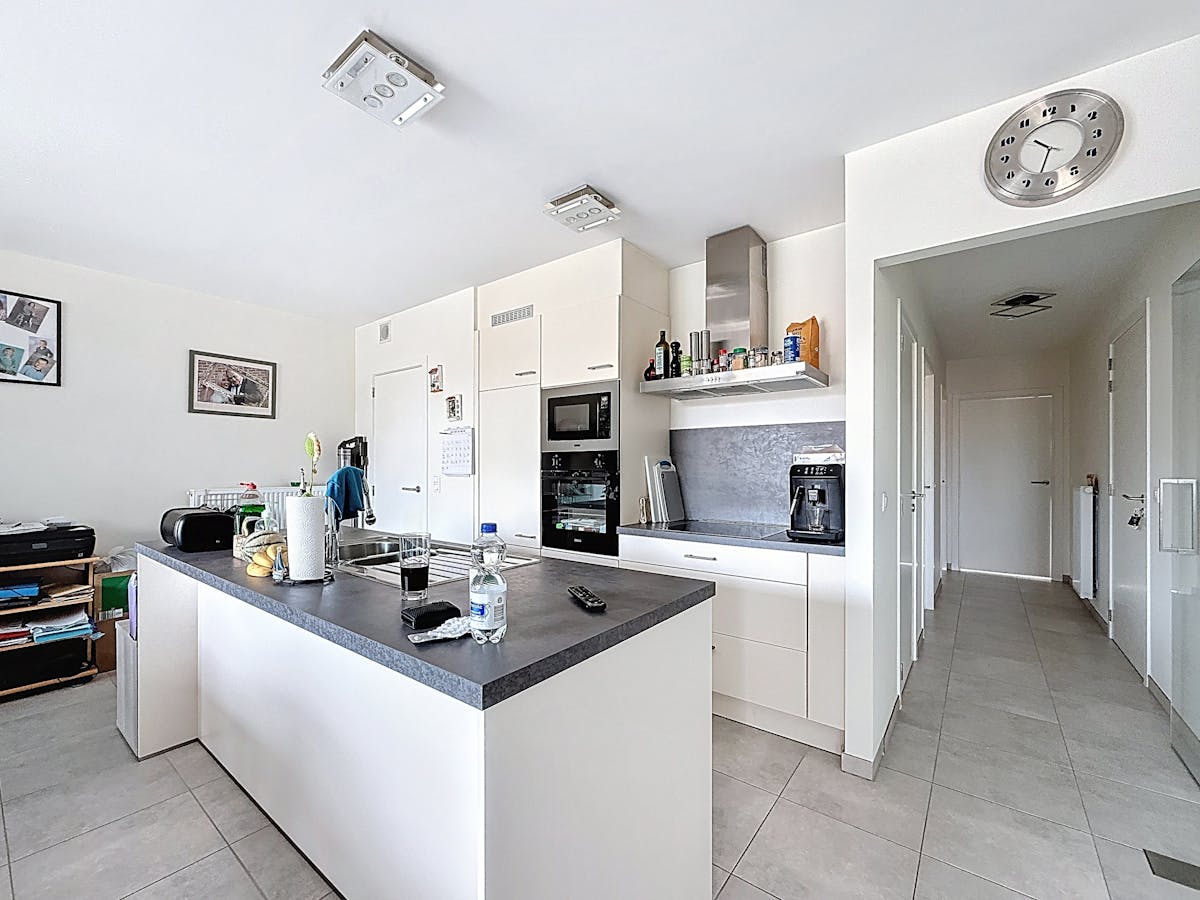 Gloednieuw tweeslaapkamer appartement met terras te huur in Veurne - foto 4