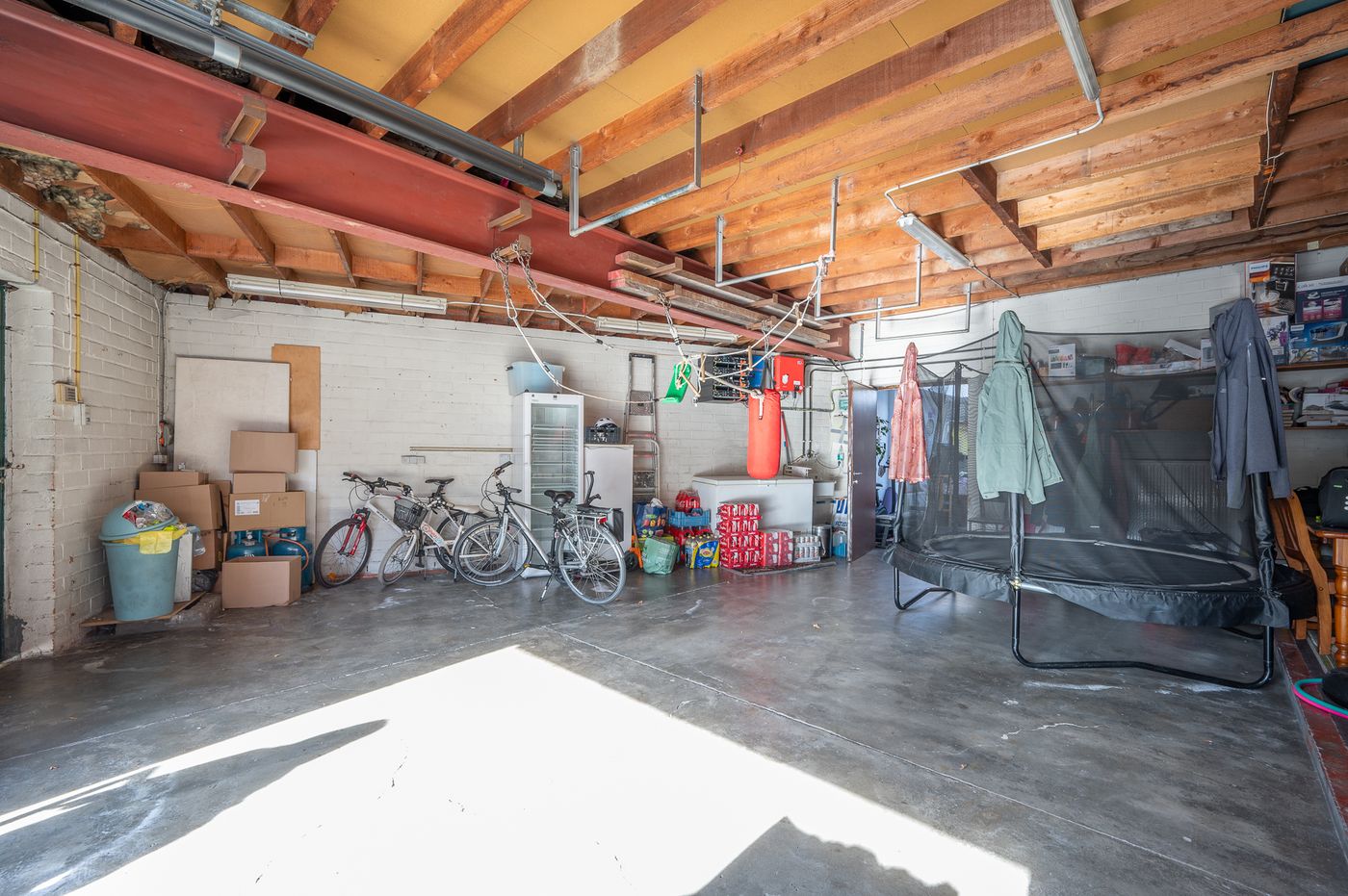 Ruime woning met atelier (65m²) en commerciële mogelijkheid in centrum Sint-Kruis - foto 5