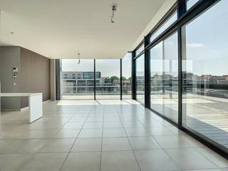 Dans l'élégante résidence « Infinity » d'Ypres, vous trouverez cet appartement moderne et prêt à emménager avec trois chambres, une terrasse...