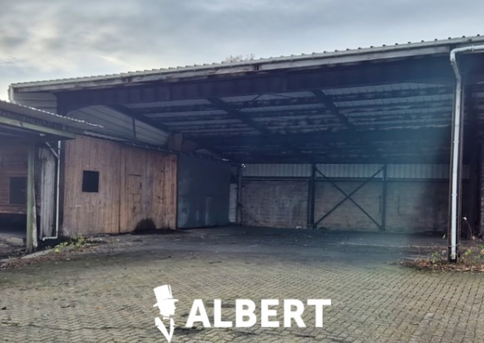 Unit 4 : gesloten loods met afdak - foto 3