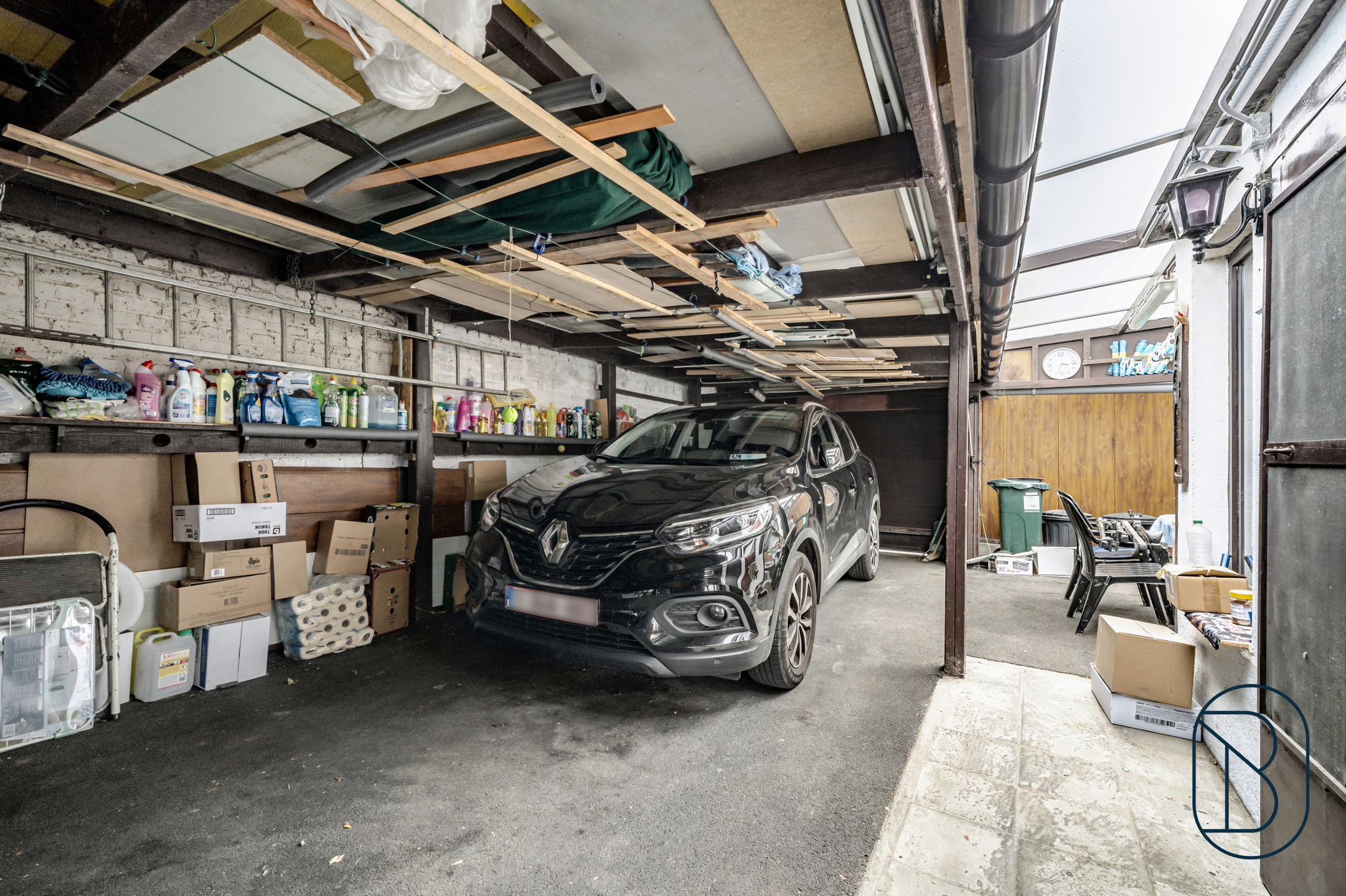 Degelijke woning met grote tuin, dubbele garage en oprit.  - foto 5