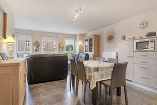 Dit gezellig en goed onderhouden 2-slaapkamerappartement bevindt zich in het hart van Merelbeke, op een toplocatie aan de Molenhoek en...