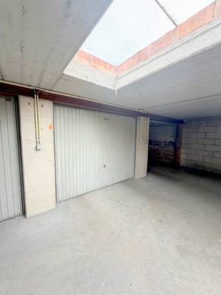 garagebox te koop residentie CONCORDE hoek Zamanstraat  /  Vermorgenstraat op verdiep garagebox 34 OF 45  per stuk 26 000 EURO Syndickosten ongEveer...