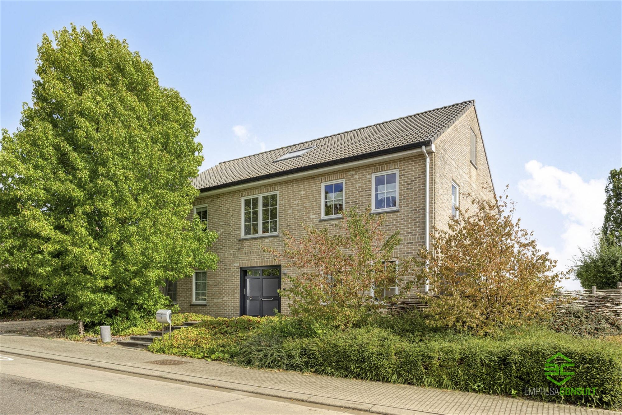 Ruime, energiezuinige woning met 5slpk en 3 badk te Hoeleden! - foto 2