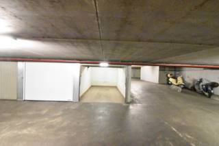 Gesloten garagebox gelegen in een garagecomplex te Jozef Nellenslaan te Knokke-Heist. De garagebox is gemakkelijk toegankelijk op -2. Aarzel niet...