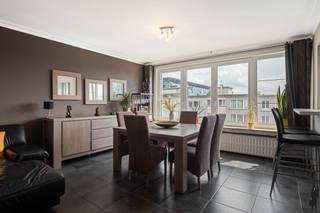 Ruim appartement met terrasDit tweeslaapkamerappartement (ca. 95 m²) is gelegen in een rustige straat waarbij winkels, scholen en parken op een...