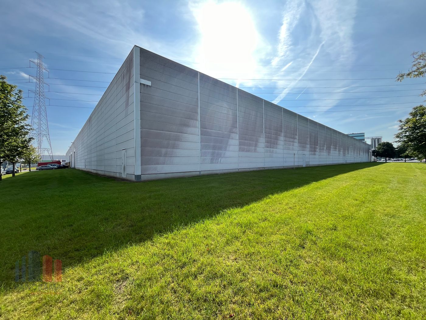 Bedrijfsgebouw 10.000m² op top locatie naast E17 - photo 2