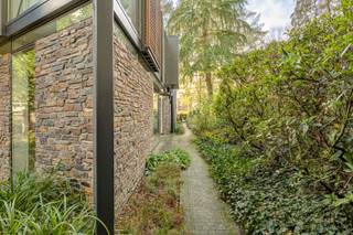 VILLANIVEAU 0Inkomhal, voorzien van gastentoilet.Bureel.Leefruimte, voorzien van openhaard.Open keuken.Polyvalente ruimte (2de bureel,...