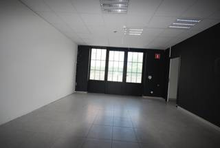 Commercial for rent in Lochristi