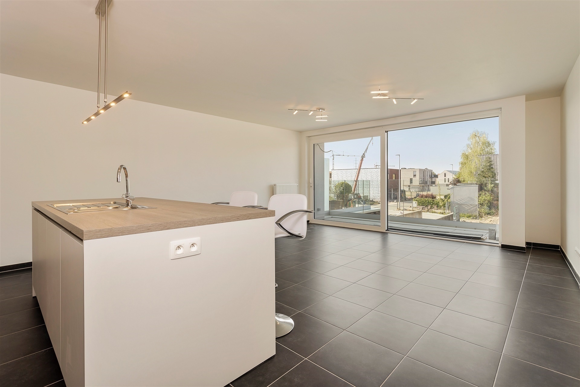 Appartement met 2 slaapkamers nabij centrum  - foto 4