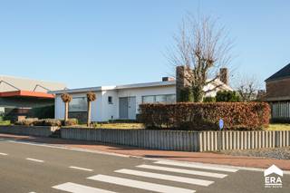 De woning is op een centrale locatie gelegen nabij (Neer)Pelt centrum, scholen, winkels, openbaar vervoer,...Binnen is de woning zeer ruim en is...