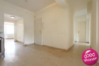 EXCEPTIONAL APARTMENT featuring 3 spacious bedrooms, 2 bathrooms, a generously sized living room, and a massive terrace of no less than 52 m², superbly located in the city center with everything within easy reach.<br /><br />ELEVATOR access available down to the basement, where a private storage room is included.<br /><br />NO RENOVATION OBLIGATION due to an already excellent EPC score.<br /><br />TWO IN ONE, originally two apartments, now stylishly combined into one large residence occupying the entire first floor.<br /><br />LAYOUT<br />+ entrance hall with a wall of built-in closets<br />+ separate guest toilet<br />+ very spacious and bright living room<br />+ separate fully equipped dining kitchen<br />+ night hall with built-in dressing closets<br />+ bathroom with shower-in-bath<br />+ 2 bedrooms, one with access to the terrace<br />+ second night hall with separate laundry room, shower room with toilet, and third bedroom<br />+ third bedroom with built-in closets and access to the terrace<br />+ exceptional terrace offering both morning and evening sun<br /><br />For more information or to schedule a visit, call 012 744 84 or email info@goed-gevonden.be