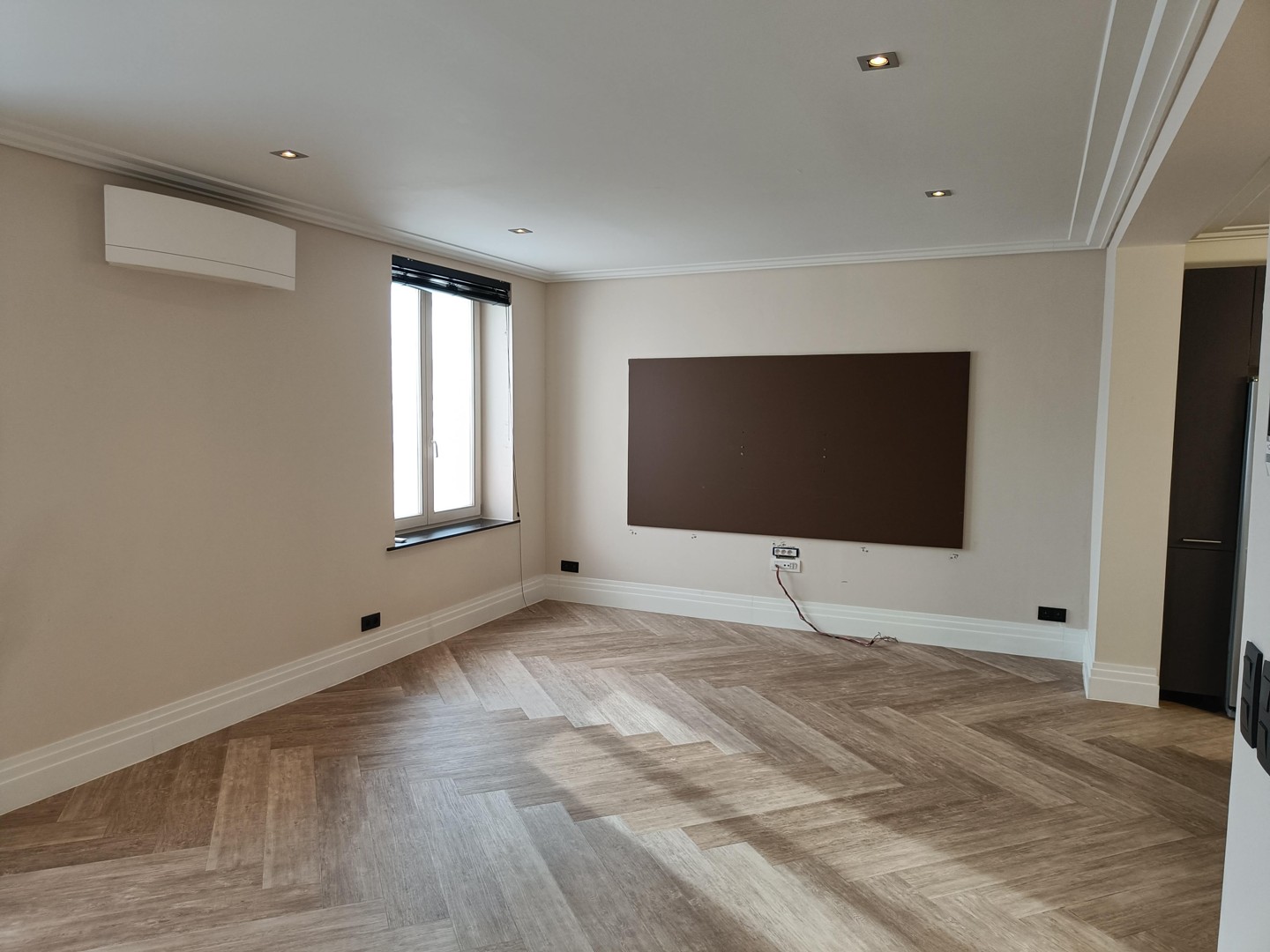 Gerenoveerd appartement met 4 slaapkamers - foto 3