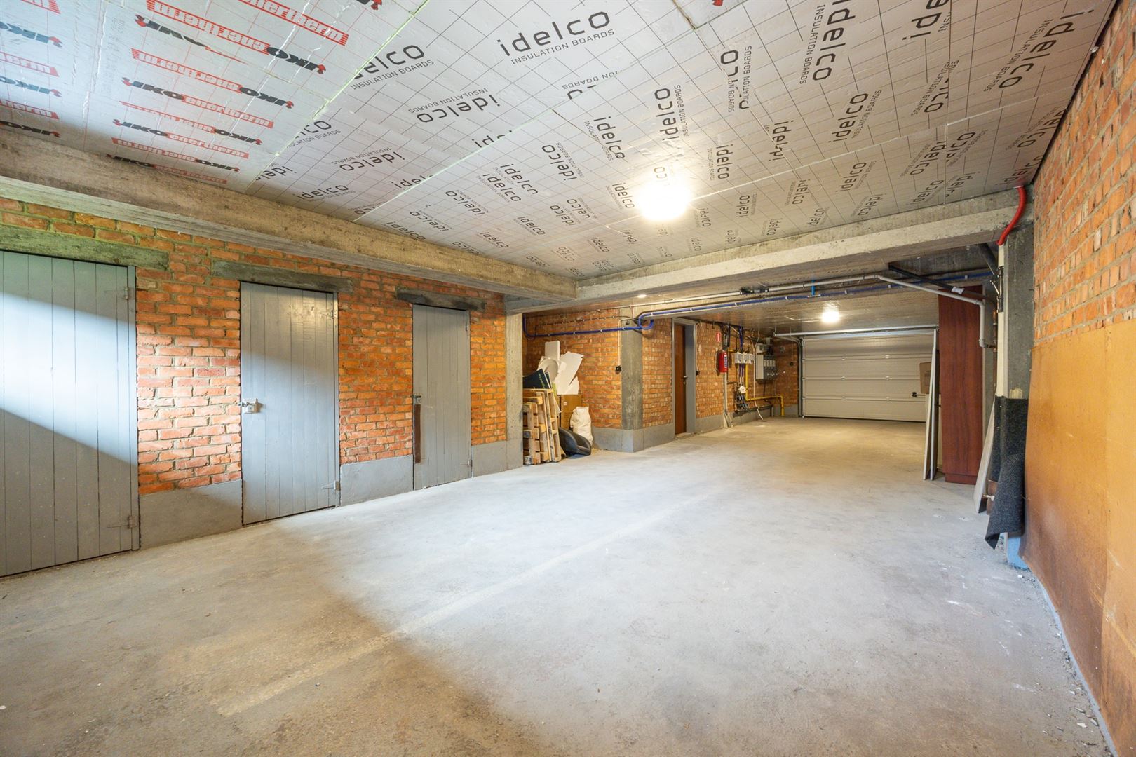 Gelijkvloerse triple garage/magazijn met tuin - foto 4