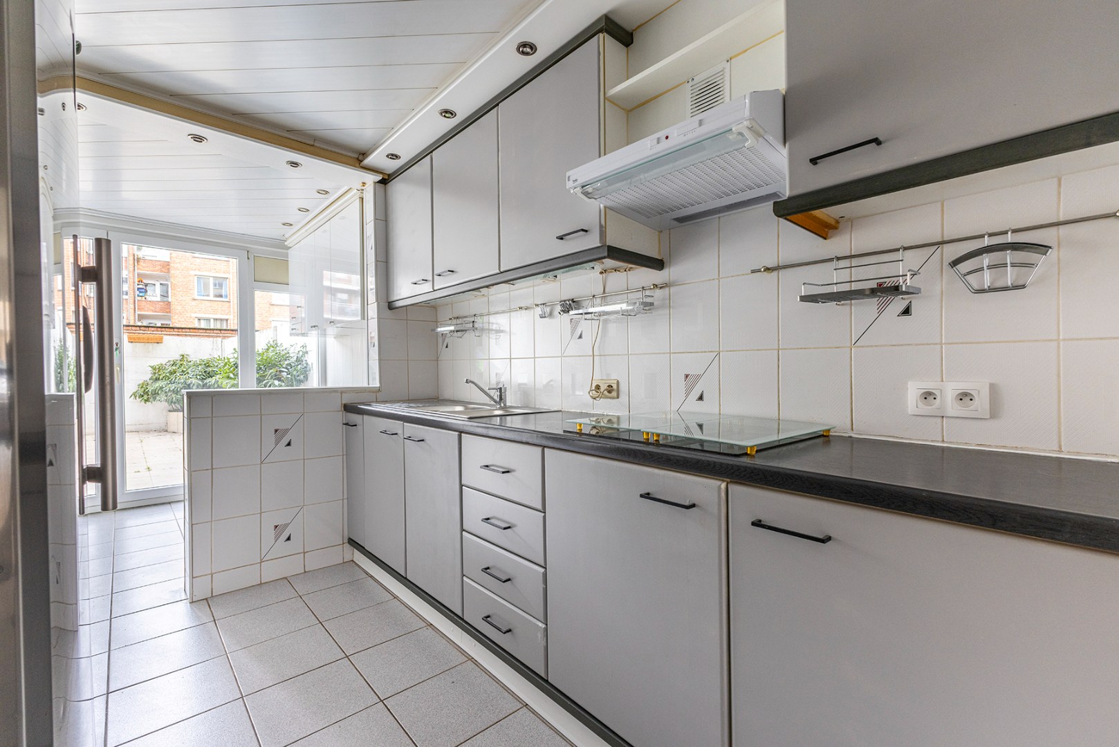 Gelijkvloers appartement met twee slaapkamers, tuin en garage - foto 5