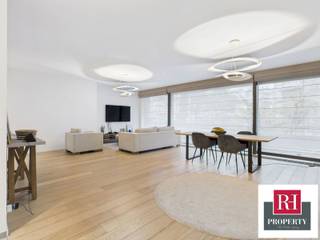 In een prachtig CORBIAU-gebouw presenteren wij u dit schitterende appartement van ±165 m² op de begane grond met TERRAS en TUIN. Het bestaat uit...