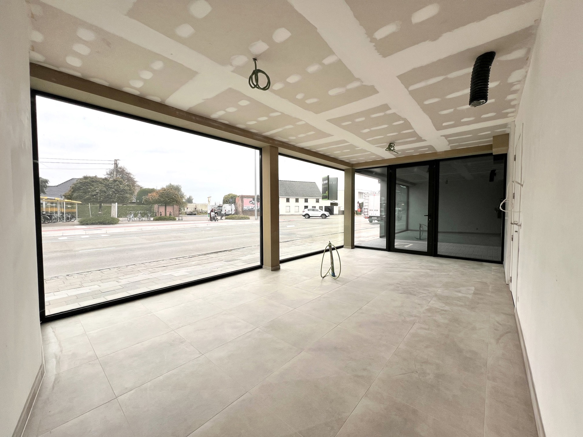 TOPgelegen handelspand met visibiliteit - foto 3