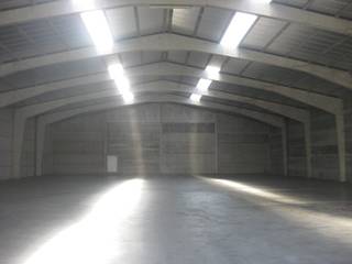 2 naast elkaar gelegen industriegebouwen van elk 1050 m² (samen of afzonderlijk te huur). * Hoogte inrijpoort : 4m60 en de breedte 4m45 ; * Hoogte...