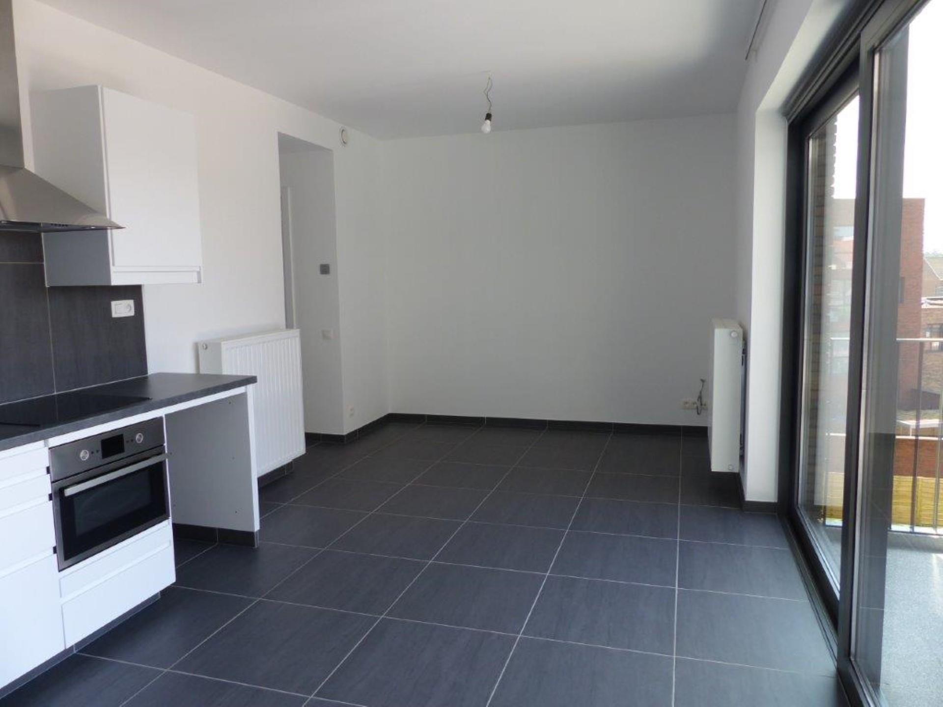 Goed gelegen hedendaags 1 slaapkamer appartement met terras - foto 2