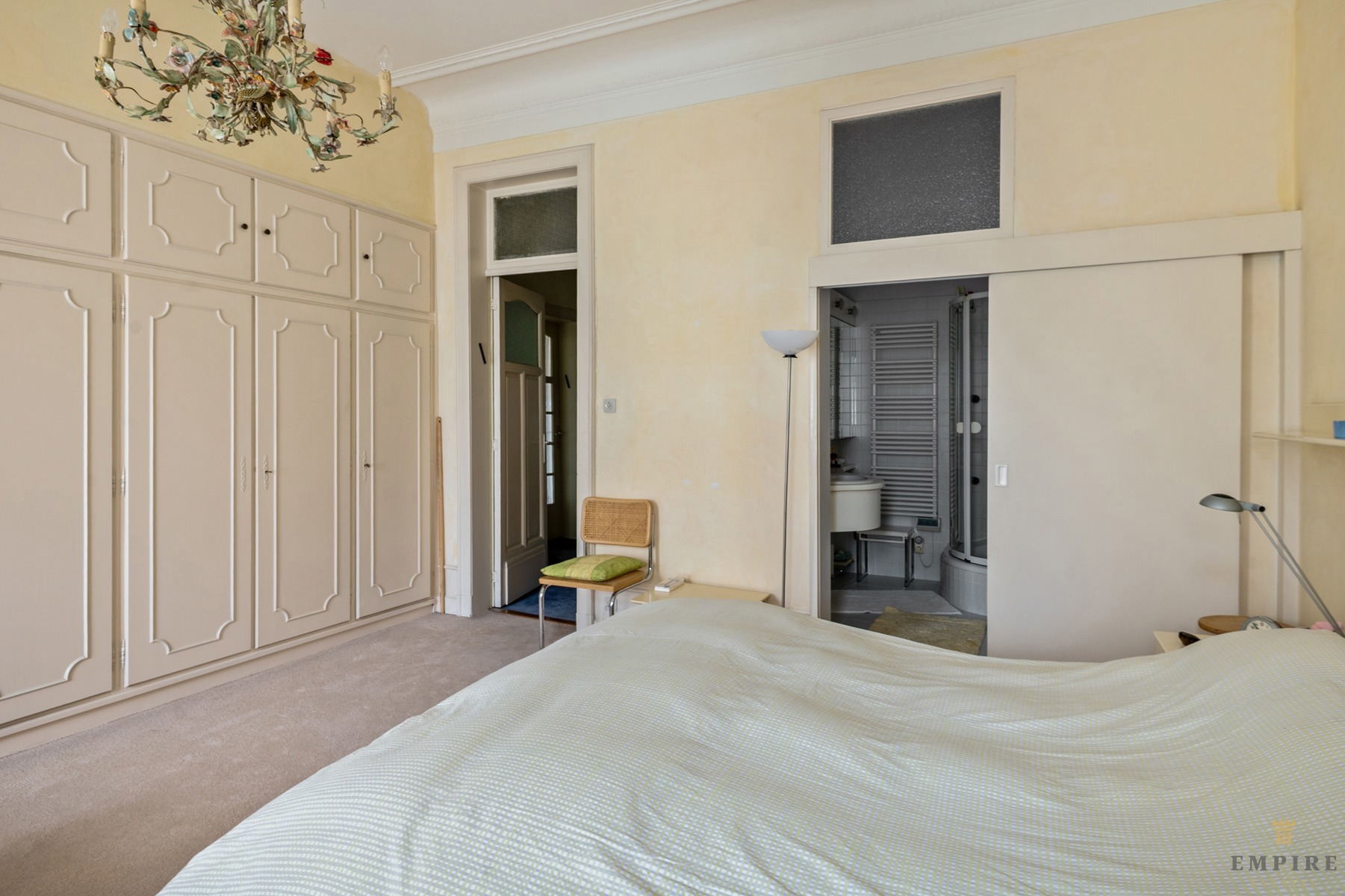 Ruim, lichtrijk appartement met terras en autostaanplaats - foto 4
