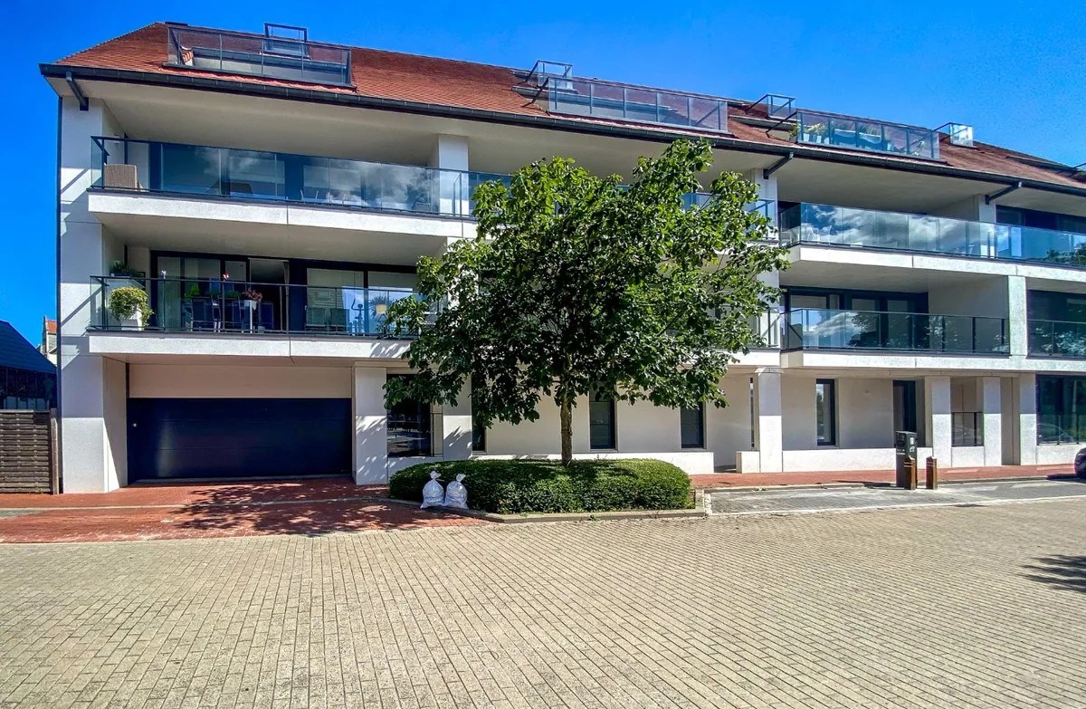 Ondergrondse privé-parkeerplaats te huur in het centrum van Nieuwpoort-Stad. - foto 2