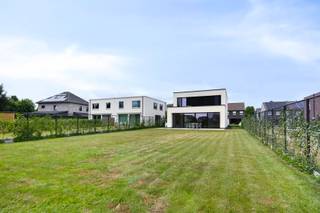 EXCLUSIEVE VILLA MET SUBLIEME AFWERKING – BOUWJAAR 2022 & E-PEIL 13Laat je verrassen door deze hyperuitgeruste villa van absolute topklasse, gebouwd...