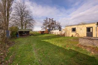 Deze alleenstaande gezinswoning is gelegen in 8760 Tielt (Meulebeke), meer bepaald in de Pittemstraat 135, en bevindt zich op een ruim en...