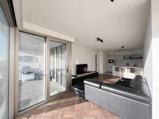 <p>This high-quality finished apartment of approx. 68 m², located on the seventeenth floor of the “Antwerp Tower”, designed by Wiel Arets Architects, is situated on the corner of the Keizerlei and the Frankrijklei. A central location close to various shops, cozy restaurants, and cafes. Smooth accessibility is guaranteed thanks to the nearby public transport.</p>
<p>The large windows in the living area provide optimal natural light and a beautiful open view over the city. Adjacent to the living space, a sleek kitchen invites you to cook delicious meals. It is equipped with high-quality appliances: refrigerator, freezer, oven, induction hob, and dishwasher.</p>
<p>Next to it is the charming terrace of approx. 8 m² where you can enjoy the sun all day long.</p>
<p>The bedroom, with large windows as well, overlooks the terrace and has access to the bathroom with shower and washbasin. Storage room with connection for washing machine and dryer. Separate guest toilet.</p>
<p>Common charges: 100 euros per month.<br />Advance payment for heating network usage: 80 euros per month.<br />Utilities (water and electricity) are to be taken privately by the tenant.</p>
<p>Available from January 1, 2026.</p>