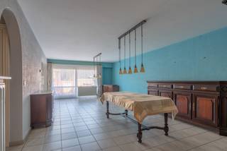 Goed onderhouden 2 slpk appartement met garagebox.EPC: 110kWh/m² | garagebox €20.000 | Gunstige ligging nabij ring en centrum!Omschrijving:We...