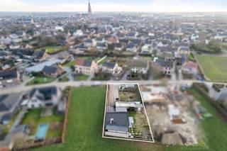  Nieuwbouwvilla in moderne stijl met polyvalent bijgebouw op gunstige locatie nabij het centrum van Hoogstraten.Deze woning dient nog te worden...