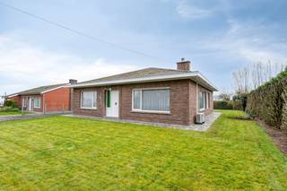 Gelijkvloerse woning te koop in de Hazewindstraat 8 te Vlamertinge. Dit huis te koop is uitermate geschikt voor wie op zoek is naar een...