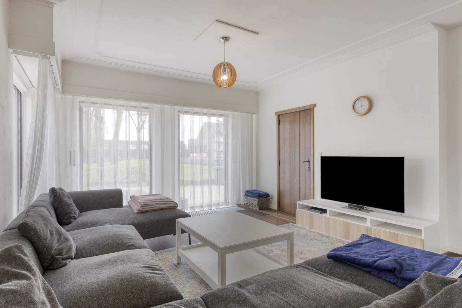 Ruime gezinswoning met garage en achterliggende opslag. - foto 5