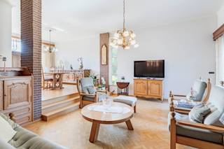 Deze uitstekend onderhouden vrijstaande bungalow woning is gelegen in Merem langs de Haagbeuklaan ter hoogte van nummer 9, op een westgericht...