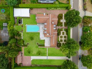 In de begeerde en groene woonwijk Sterrebos treffen we deze indrukwekkende villa, een meesterwerk ontworpen in samenwerking met o.a...