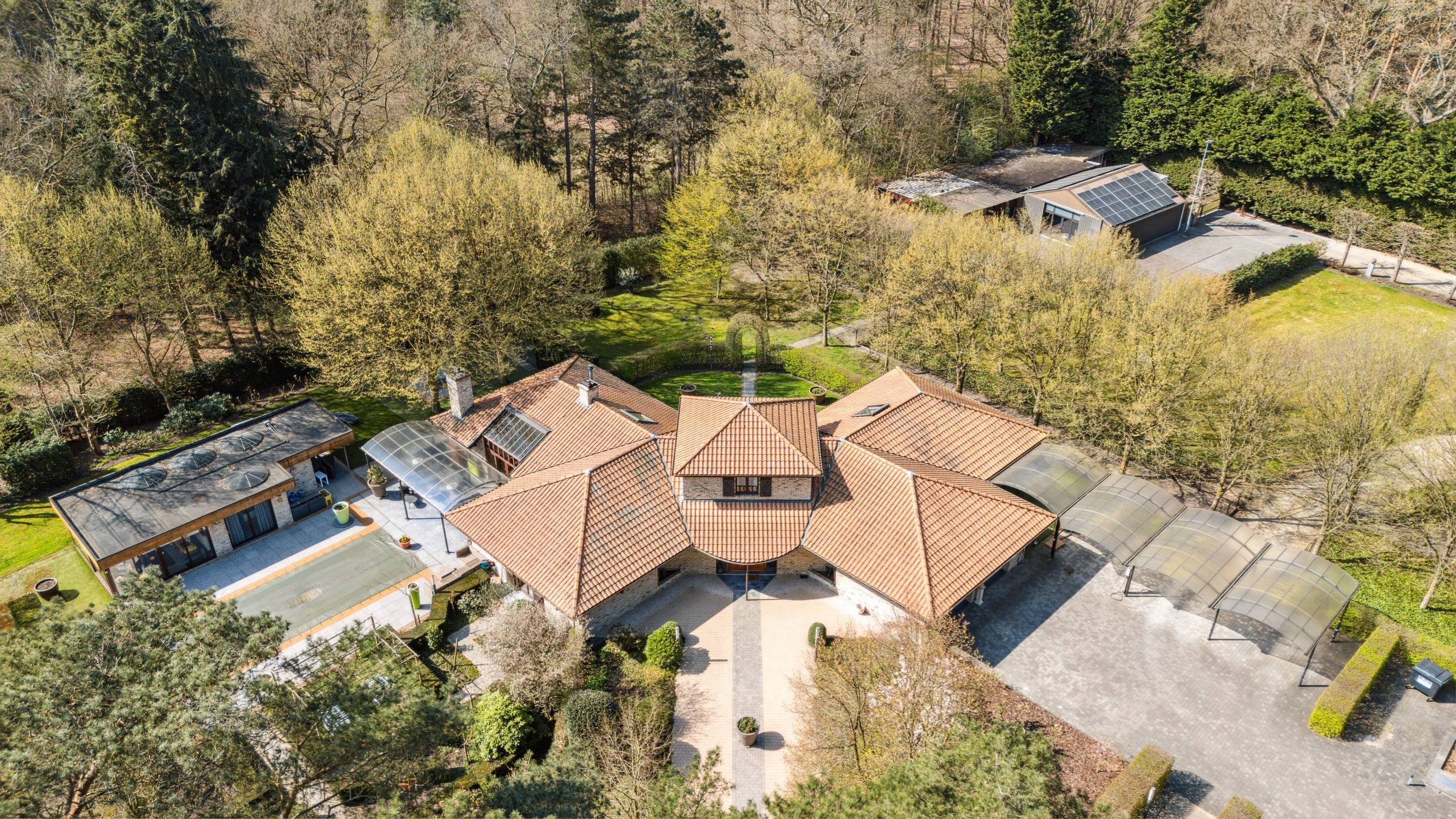 Spaanse villa op 8.670 m² in Schoten - foto 1