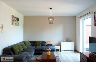 Gelegen in een  rustige, residentiële buurt vindt u deze instapklare bel-étage woning die smaakvol gerenoveerd is in 2022.Met zijn royale bewoonbare...